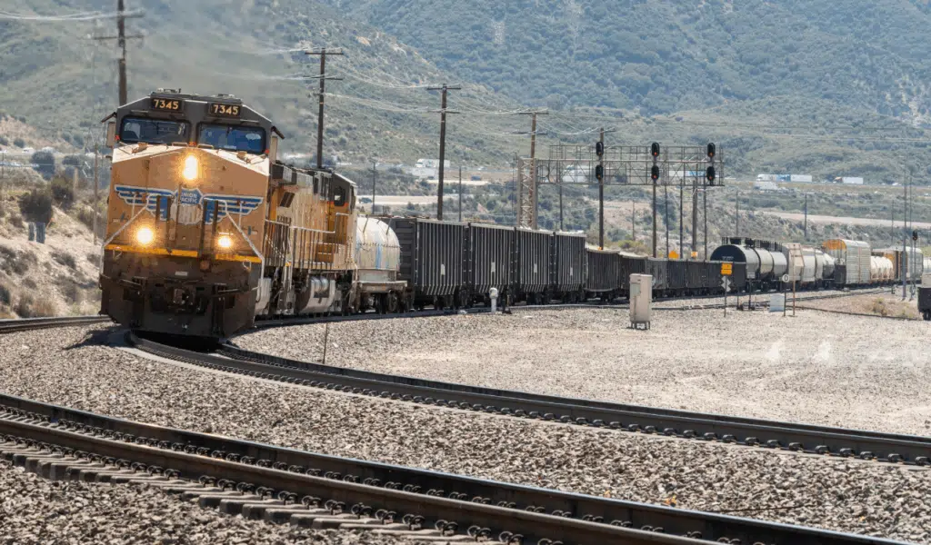 Shipping Logistics at a Crossroads 6 Shipping Logistics at a Crossroads